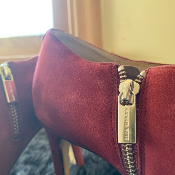 Michael Kors Red Suede Stiletto Exterior Side Zip Sammy Ankle Boot- Sz9 - Picture 6 of 12